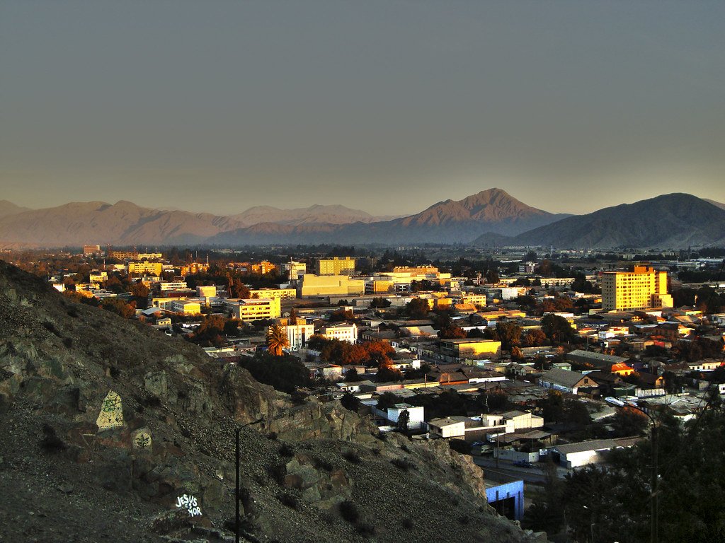 Copiapó al atardecer, vista desde el cerro La Cruz.
